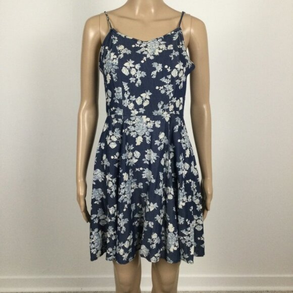 👛 2/$20 DESIGN LAB Adjustable Strap Blue Floral Motif Sundress, Elasticized Back - Picture 3 of 5